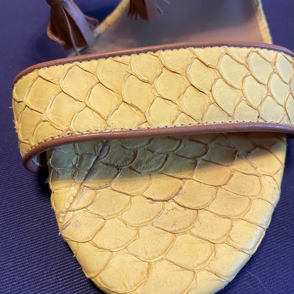 Ann Taylor yellow fish leather heels - Picture 3 of 6